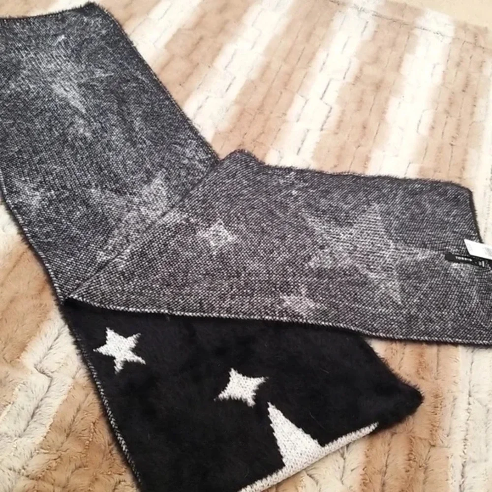 NWT Torrid Black & White Star Oversized Cozy Scarf 80” x 14”